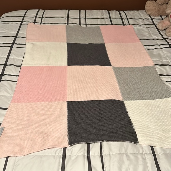 Elegant baby pink blanket - Picture 5 of 5